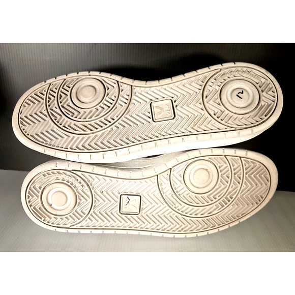 Veja v10 leather sneakers black and white Men's US size 12 - Picture 4 of 6